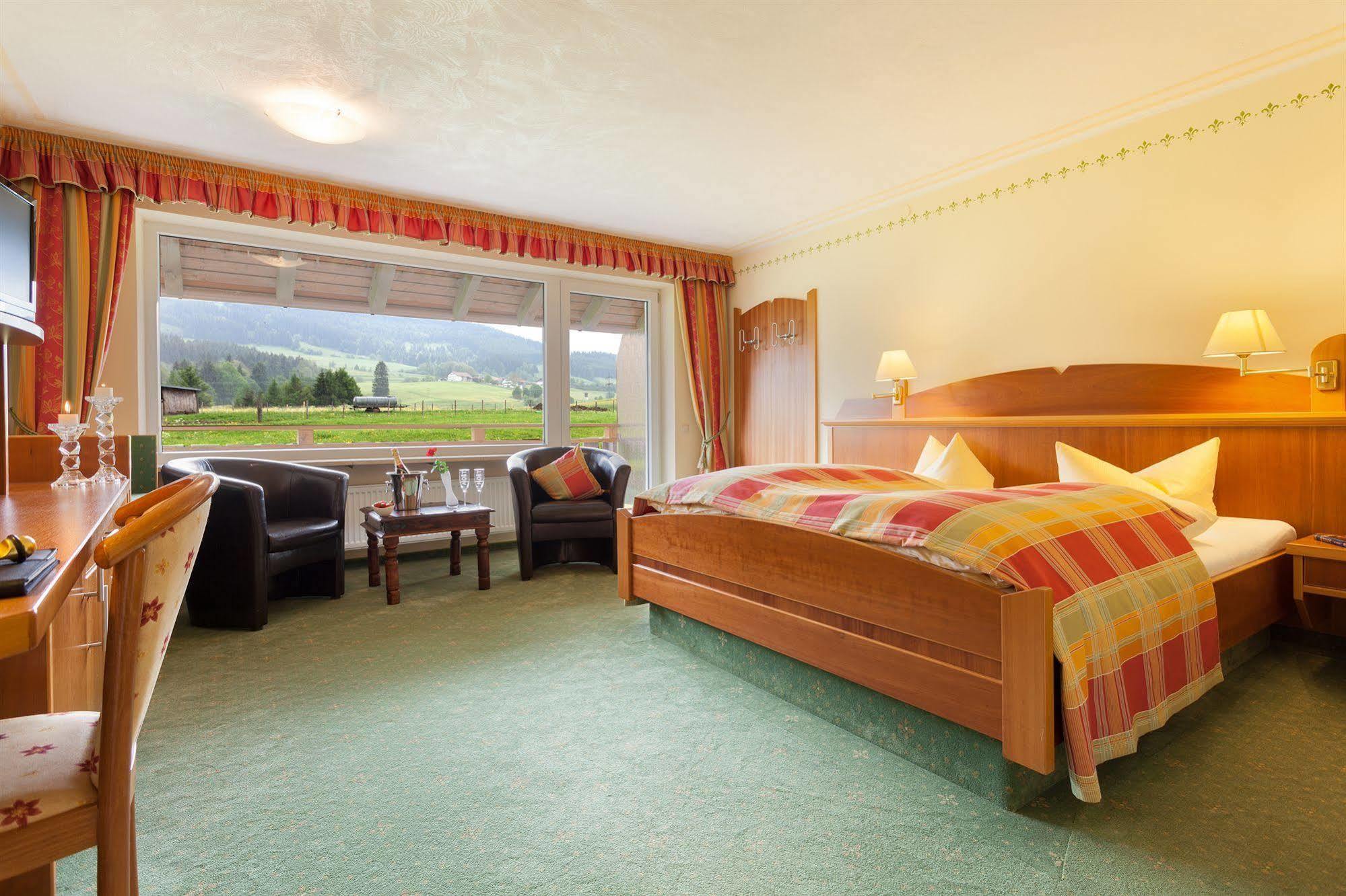 Hotel Nesselwanger Hof Экстерьер фото